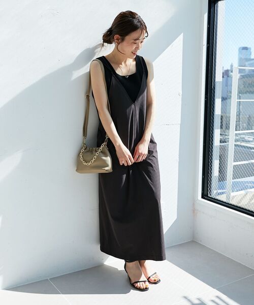 le.coeur blanc(ルクールブラン)の「ナイロンVネックキャミワンピース(ワンピース・レディース・ダークグレー/カーキオリーブ・38)」の12枚目の写真