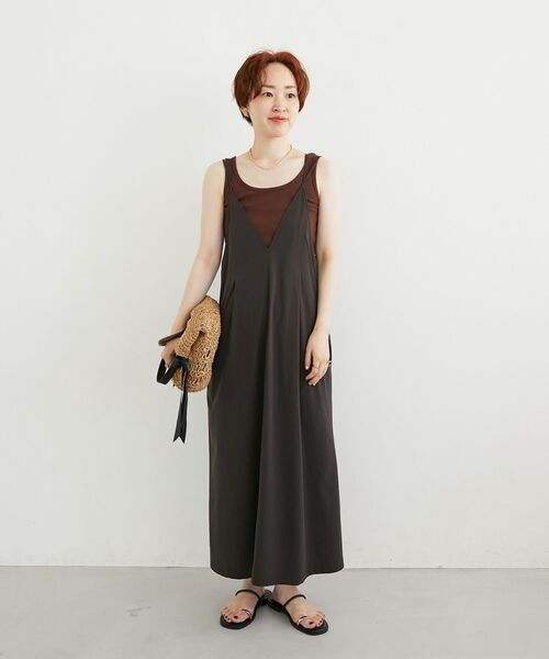 le.coeur blanc(ルクールブラン)の「ナイロンVネックキャミワンピース(ワンピース・レディース・ダークグレー/カーキオリーブ・38)」の15枚目の写真