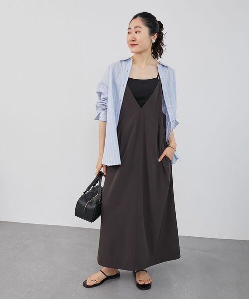 le.coeur blanc(ルクールブラン)の「ナイロンVネックキャミワンピース(ワンピース・レディース・ダークグレー/カーキオリーブ・38)」の16枚目の写真