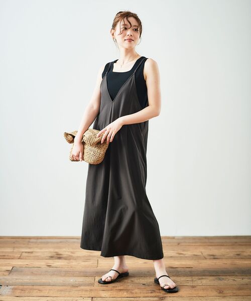 le.coeur blanc(ルクールブラン)の「ナイロンVネックキャミワンピース(ワンピース・レディース・ダークグレー/カーキオリーブ・38)」の20枚目の写真