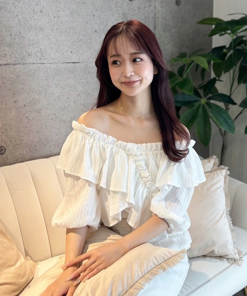 INGNI（イング）の「楊柳フリルオフショルブラウス（シャツ/ブラウス・レディース・ブラック/オフホワイト/ピンク/イエロー・M）」の6枚目の写真