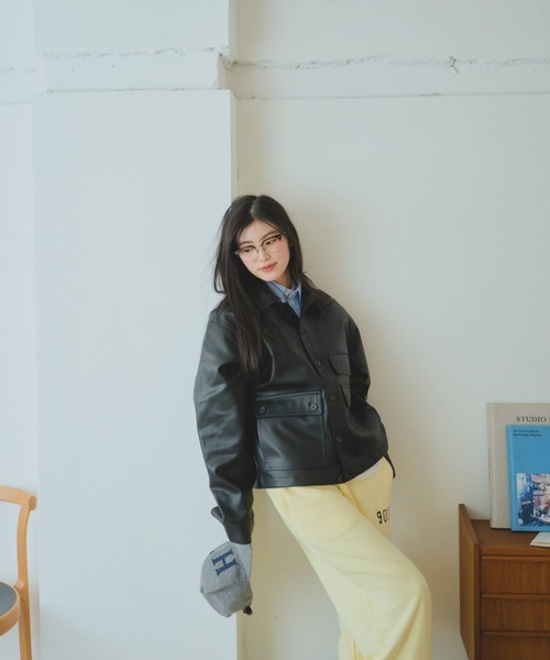 街のレザージャケット