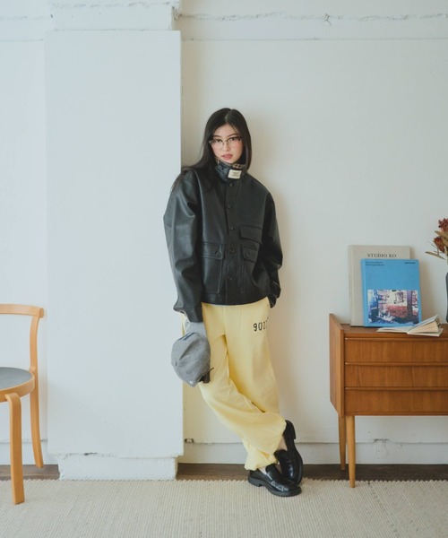 街のレザージャケット