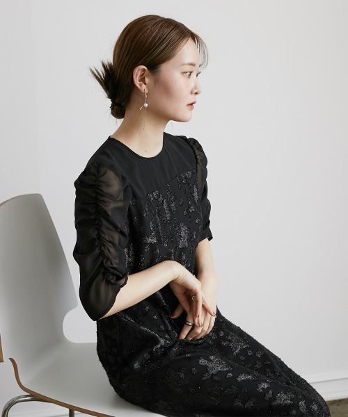 Jolie et Jolie(ジョリーエジョリー)の「デザインスリーブカットジャガードワンピースドレス(ドレス・レディース・ブラック/モカ・LL/4L/5L/M/L/3L)」の2枚目の写真