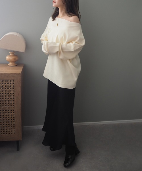 LAULEN（ローレン）の「offshoulder oversize knit /オフショルダー オーバーサイズ ニット（ニット/セーター・レディース・ベージュ/アイボリー・FREE）」の8枚目の写真