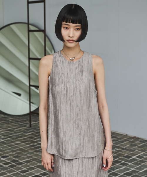 AIC.(エーアイシー)の「ビンテージサテンアメスリタンク/セットアップ可能(タンクトップ・レディース・グレイッシュベージュ/ネイビー・FREE)」の3枚目の写真