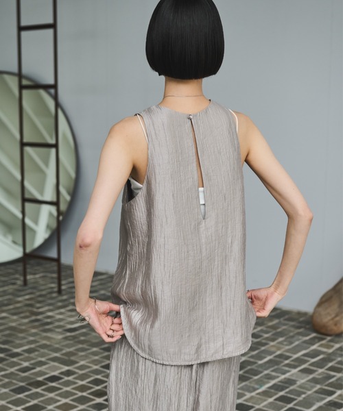 AIC.(エーアイシー)の「ビンテージサテンアメスリタンク/セットアップ可能(タンクトップ・レディース・グレイッシュベージュ/ネイビー・FREE)」の12枚目の写真