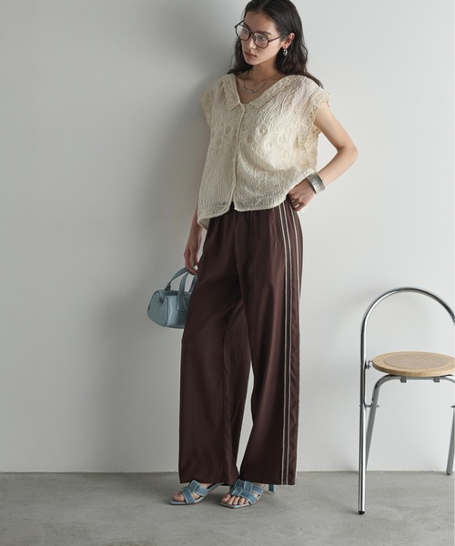 THE YOn（ザヨン）の「インサイドアウトシームラインサテントラックパンツ（その他パンツ・レディース・ブラウン/マスタード/グレー/ネイビー・FREE）」の15枚目の写真