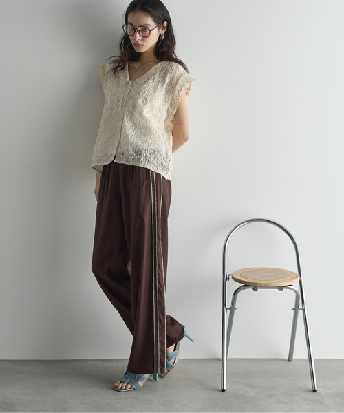 THE YOn（ザヨン）の「インサイドアウトシームラインサテントラックパンツ（その他パンツ・レディース・ブラウン/マスタード/グレー/ネイビー・FREE）」の13枚目の写真