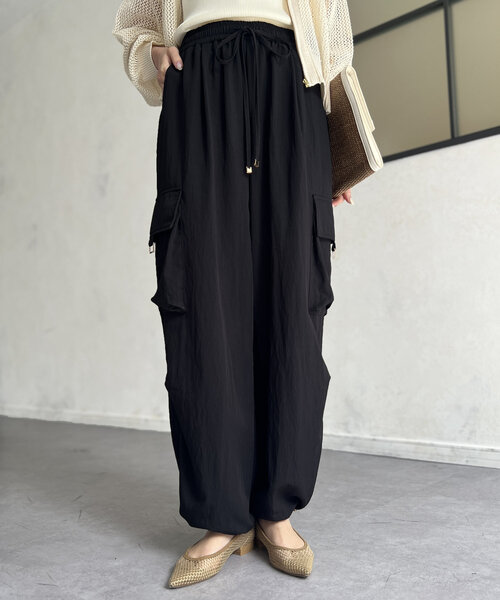 Chez toi（シェトワ）の「裾ドロストパンツ（その他パンツ・レディース・ブラック/グレイッシュベージュ・FREE）」の3枚目の写真