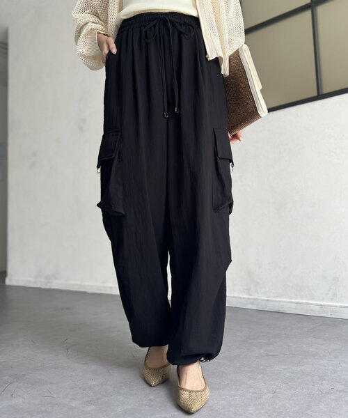 Chez toi（シェトワ）の「裾ドロストパンツ（その他パンツ・レディース・ブラック/グレイッシュベージュ・FREE）」の4枚目の写真