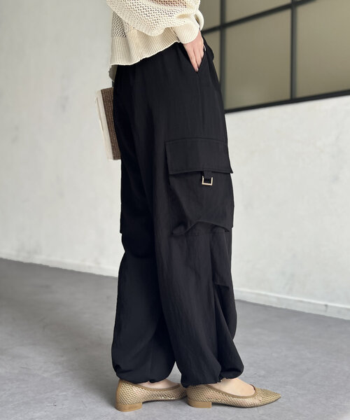 Chez toi（シェトワ）の「裾ドロストパンツ（その他パンツ・レディース・ブラック/グレイッシュベージュ・FREE）」の5枚目の写真