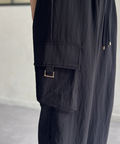 Chez toi（シェトワ）の「裾ドロストパンツ（その他パンツ・レディース・ブラック/グレイッシュベージュ・FREE）」の16枚目の写真