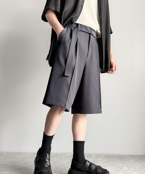 Classical Origin(クラシカルオリジン)の「【Classical Origin】「涼やか上品。」ベルト付きルーズシルエットショートスラックス/Belted Design Loose Silhouette Short Slacks(その他パンツ・メンズ・チャコールグレー/ブラック・LARGE/SMALL/MEDIUM)」の2枚目の写真