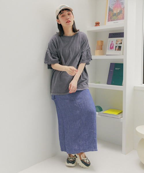 niko and...(ニコアンド)の「フリルレースシャーリングプルオーバー(Tシャツ/カットソー・レディース・レッド/オフホワイト/チャコール/ライトグレー・MEDIUM/LARGE)」の5枚目の写真