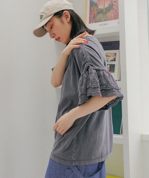 niko and...(ニコアンド)の「フリルレースシャーリングプルオーバー(Tシャツ/カットソー・レディース・レッド/オフホワイト/チャコール/ライトグレー・MEDIUM/LARGE)」の8枚目の写真