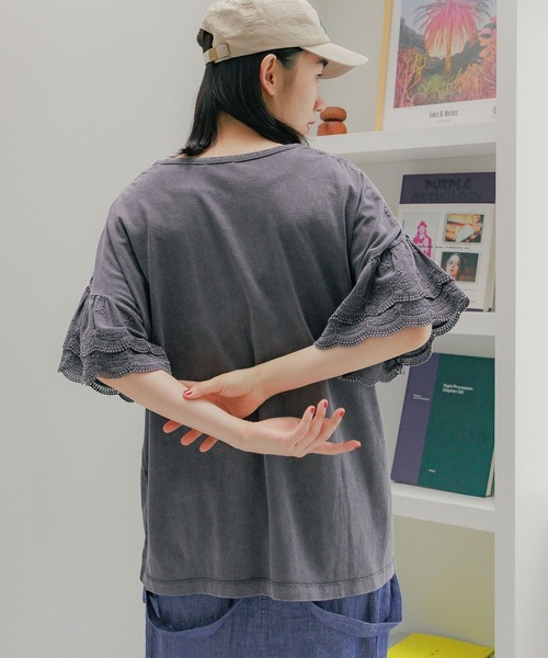 niko and...(ニコアンド)の「フリルレースシャーリングプルオーバー(Tシャツ/カットソー・レディース・レッド/オフホワイト/チャコール/ライトグレー・MEDIUM/LARGE)」の9枚目の写真