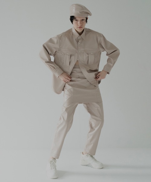 RYU(リュー)の「vegan leather tapered slacks(その他パンツ・メンズ・ブラック/スモークピンク・2/4)」の4枚目の写真