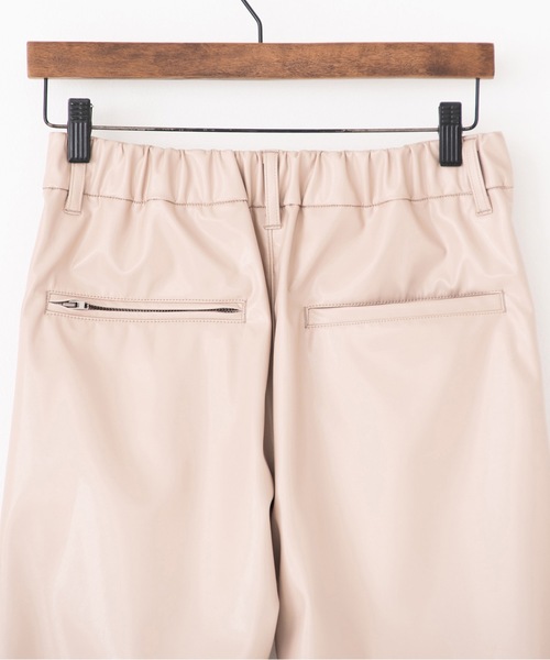 RYU(リュー)の「vegan leather tapered slacks(その他パンツ・メンズ・ブラック/スモークピンク・2/4)」の12枚目の写真