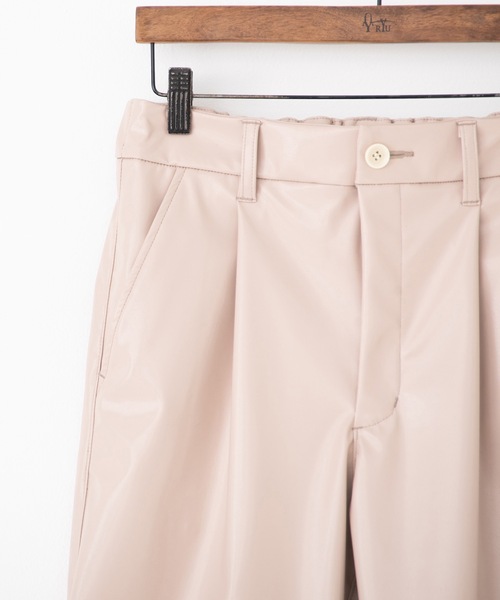 RYU(リュー)の「vegan leather tapered slacks(その他パンツ・メンズ・ブラック/スモークピンク・2/4)」の13枚目の写真