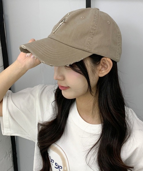lilful(リルフル)の「シルバートゥインクルモチーフ ダメージ加工 ベースボールキャップ(キャップ・レディース・ライトグレー/ブラック/レッド・F)」の12枚目の写真
