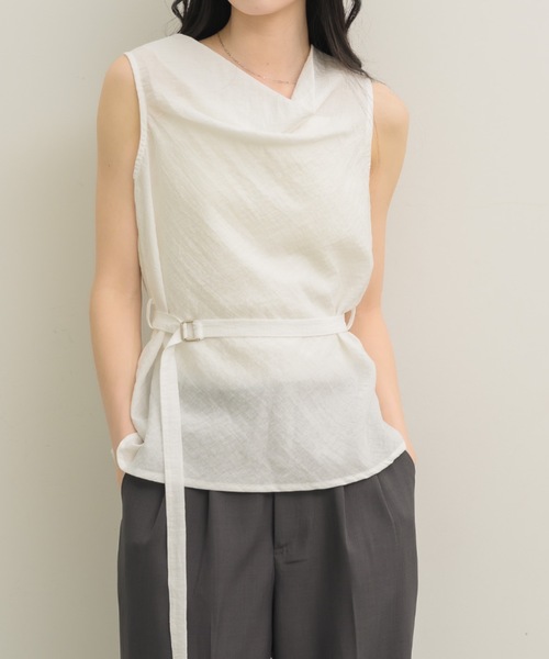 NEUNA（ヌナ）の「ワッシャードレープブラウス（シャツ/ブラウス・レディース・オフホワイト/チャコールグレー/ブルー/イエロー・FREE）」の2枚目の写真