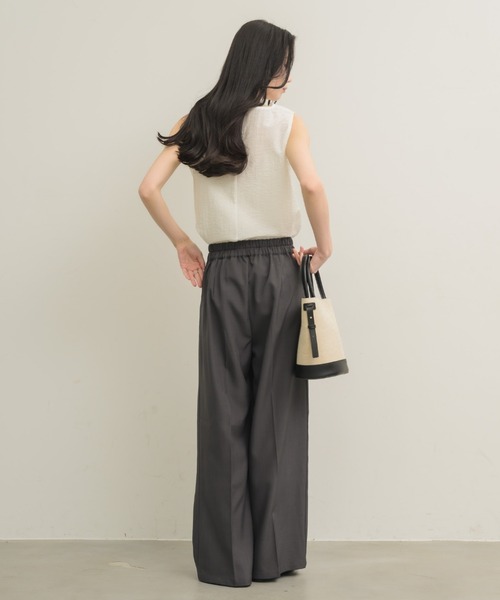 NEUNA（ヌナ）の「ワッシャードレープブラウス（シャツ/ブラウス・レディース・オフホワイト/チャコールグレー/ブルー/イエロー・FREE）」の7枚目の写真