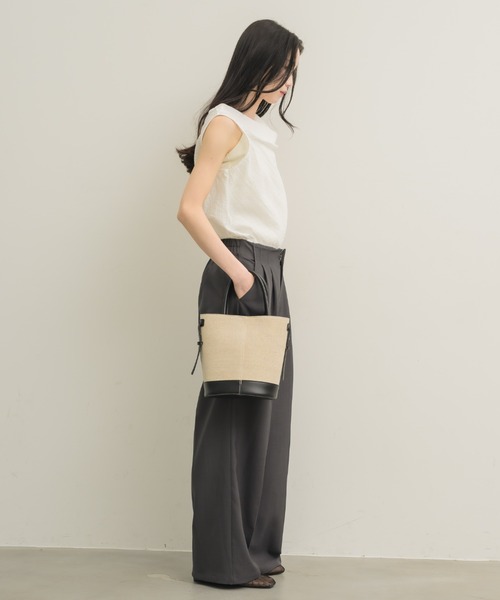 NEUNA（ヌナ）の「ワッシャードレープブラウス（シャツ/ブラウス・レディース・オフホワイト/チャコールグレー/ブルー/イエロー・FREE）」の6枚目の写真