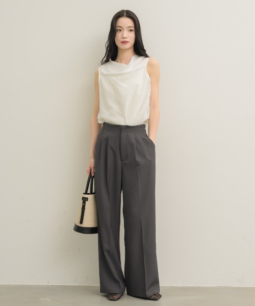 NEUNA（ヌナ）の「ワッシャードレープブラウス（シャツ/ブラウス・レディース・オフホワイト/チャコールグレー/ブルー/イエロー・FREE）」の5枚目の写真