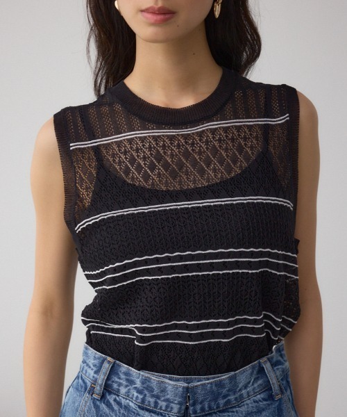 AZUL by moussy(アズールバイマウジー)の「シアークロシェニットタンクトップ(ニット/セーター・レディース・オフホワイト/ブラック・FREE)」の1枚目の写真