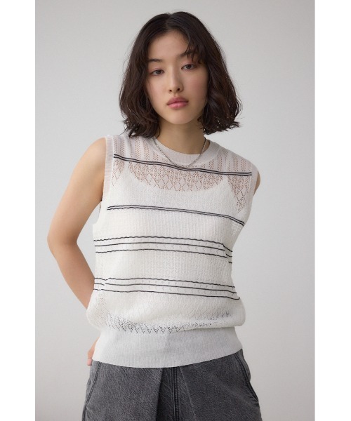 AZUL by moussy(アズールバイマウジー)の「シアークロシェニットタンクトップ(ニット/セーター・レディース・オフホワイト/ブラック・FREE)」の4枚目の写真