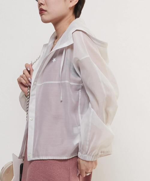 CONVERSE TOKYO（コンバーストウキョウ）の「SHEER ANORAK PULLOVER（シャツ/ブラウス・レディース・オフホワイト/グレー/レッド/ミント・FREE）」の2枚目の写真