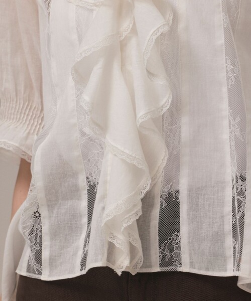 GRACE CONTINENTAL(グレースコンチネンタル)の「コットンフリルカラーブラウス(シャツ/ブラウス・レディース・ブラック/ホワイト・38/36)」の14枚目の写真