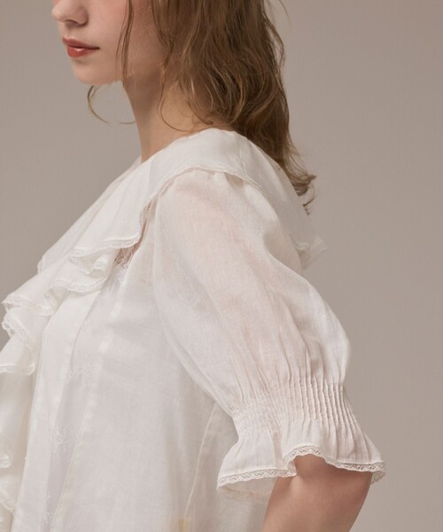 GRACE CONTINENTAL(グレースコンチネンタル)の「コットンフリルカラーブラウス(シャツ/ブラウス・レディース・ブラック/ホワイト・38/36)」の15枚目の写真