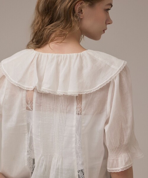 GRACE CONTINENTAL(グレースコンチネンタル)の「コットンフリルカラーブラウス(シャツ/ブラウス・レディース・ブラック/ホワイト・38/36)」の16枚目の写真