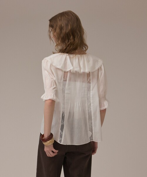 GRACE CONTINENTAL(グレースコンチネンタル)の「コットンフリルカラーブラウス(シャツ/ブラウス・レディース・ブラック/ホワイト・38/36)」の17枚目の写真