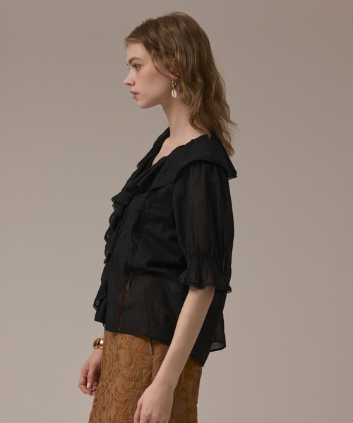 GRACE CONTINENTAL(グレースコンチネンタル)の「コットンフリルカラーブラウス(シャツ/ブラウス・レディース・ブラック/ホワイト・38/36)」の7枚目の写真