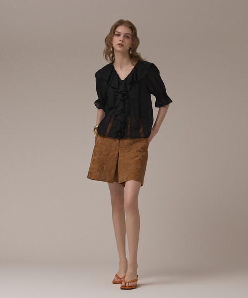 GRACE CONTINENTAL(グレースコンチネンタル)の「コットンフリルカラーブラウス(シャツ/ブラウス・レディース・ブラック/ホワイト・38/36)」の8枚目の写真