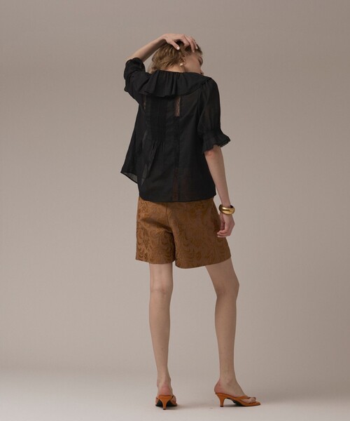 GRACE CONTINENTAL(グレースコンチネンタル)の「コットンフリルカラーブラウス(シャツ/ブラウス・レディース・ブラック/ホワイト・38/36)」の10枚目の写真