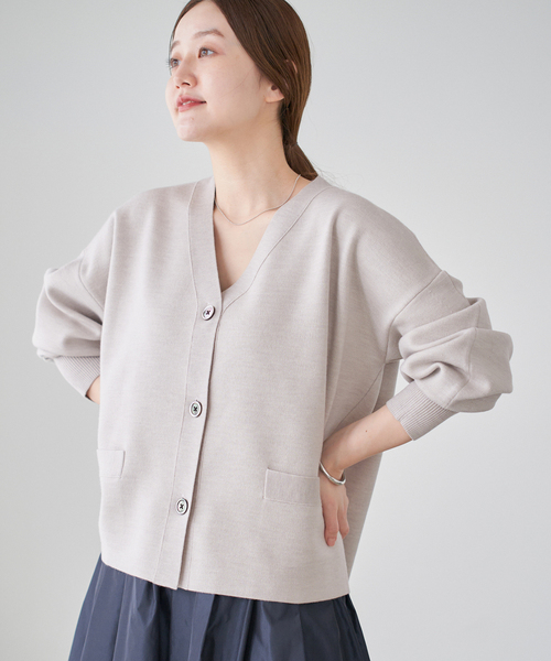 IENA(イエナ)の「《追加3》スーパーファインスムース ショートカーディガン(カーディガン/ボレロ・レディース・ボルドー/ピンク/ブラウン/ベージュ・FREE)」の2枚目の写真