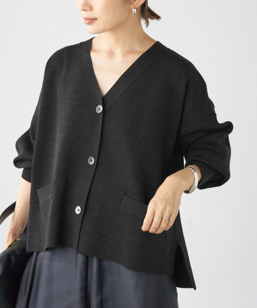 IENA(イエナ)の「《追加3》スーパーファインスムース ショートカーディガン(カーディガン/ボレロ・レディース・ボルドー/ピンク/ブラウン/ベージュ・FREE)」の17枚目の写真