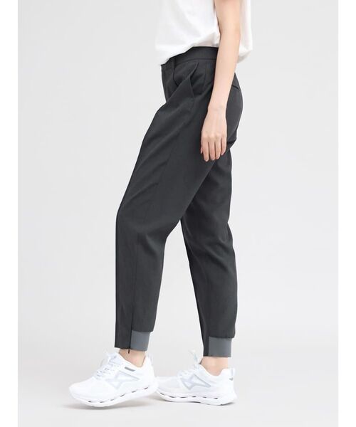 YORT(ヨート)の「【吸水速乾・通気性】スムーステーパードパンツ(その他パンツ・レディース・ブラック/チャコール・MEDIUM)」の4枚目の写真