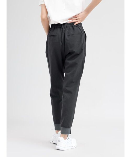 YORT(ヨート)の「【吸水速乾・通気性】スムーステーパードパンツ(その他パンツ・レディース・ブラック/チャコール・MEDIUM)」の5枚目の写真