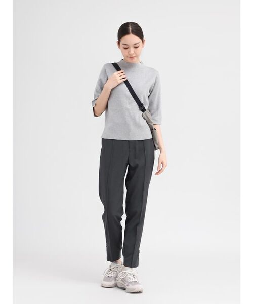 YORT(ヨート)の「【吸水速乾・通気性】スムーステーパードパンツ(その他パンツ・レディース・ブラック/チャコール・MEDIUM)」の7枚目の写真