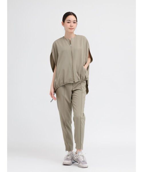 YORT(ヨート)の「【吸水速乾・通気性】スムーステーパードパンツ(その他パンツ・レディース・ブラック/チャコール・MEDIUM)」の13枚目の写真