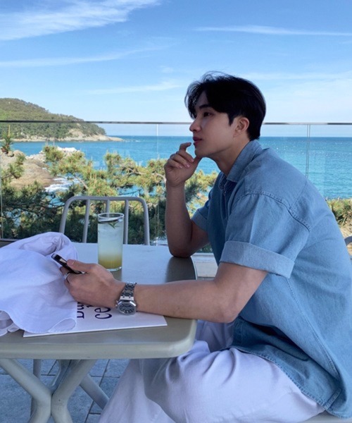 CERCA(チェルカ)の「【NOWLE】ライトオンス ポケット サマー デニム シャツ(シャツ/ブラウス・メンズ・ブルー・X-LARGE/LARGE)」の5枚目の写真