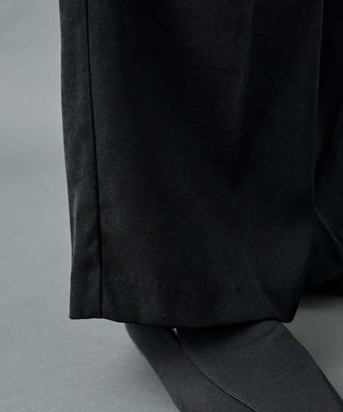 COLONY 2139（コロニートゥーワンスリーナイン）の「2タックワイドストレートスラックスパンツ（スラックス・メンズ・ブラック/グレー・LARGE/SMALL/MEDIUM）」の19枚目の写真