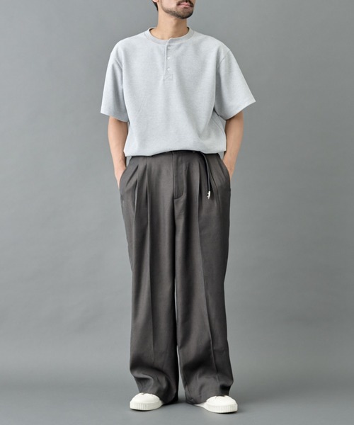 COLONY 2139（コロニートゥーワンスリーナイン）の「2タックワイドストレートスラックスパンツ（スラックス・メンズ・ブラック/グレー・LARGE/SMALL/MEDIUM）」の6枚目の写真