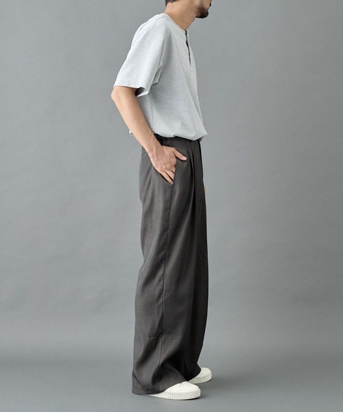 COLONY 2139（コロニートゥーワンスリーナイン）の「2タックワイドストレートスラックスパンツ（スラックス・メンズ・ブラック/グレー・LARGE/SMALL/MEDIUM）」の8枚目の写真