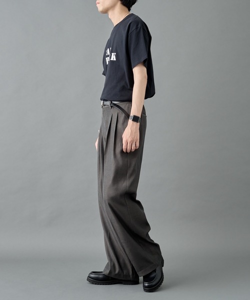 COLONY 2139（コロニートゥーワンスリーナイン）の「2タックワイドストレートスラックスパンツ（スラックス・メンズ・ブラック/グレー・LARGE/SMALL/MEDIUM）」の4枚目の写真